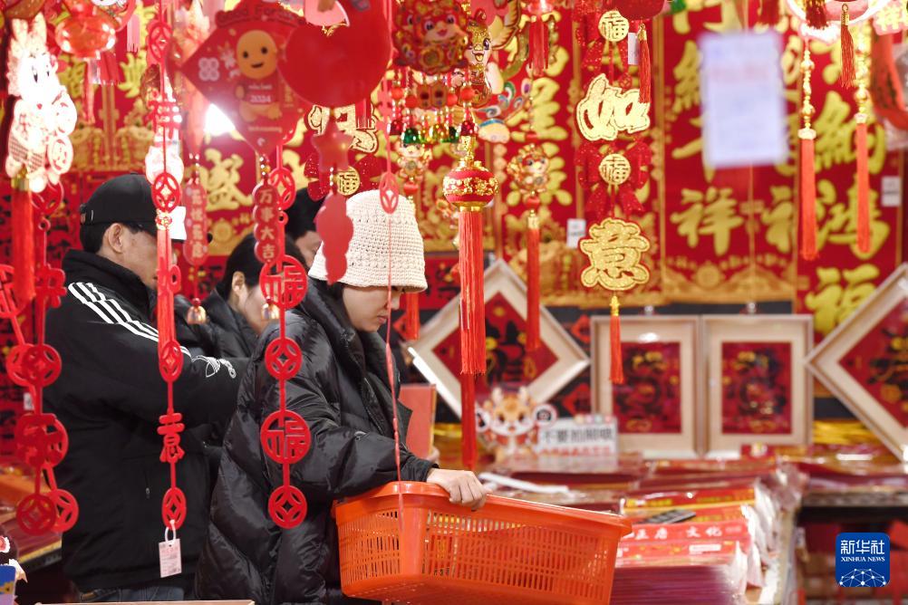 春節(jié)控え、全國各地で盛り上がる年越しムード