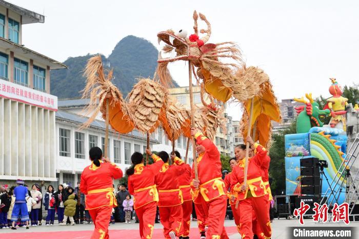 「草竜舞」で迎える春節(jié)　広西?羅城