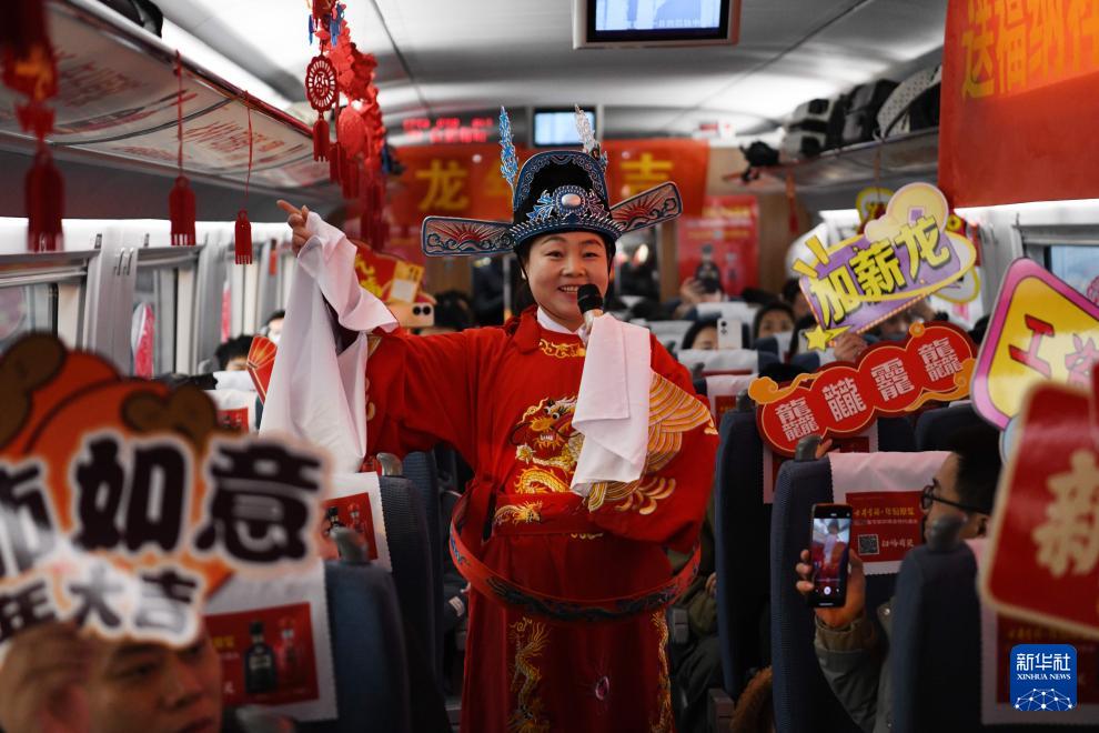 乗客に溫もり屆ける車內(nèi)パフォーマンス