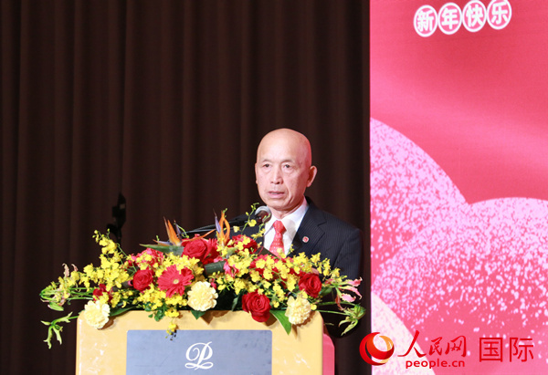 挨拶する全華聯(lián)の賀乃和理事長（撮影?許可）。