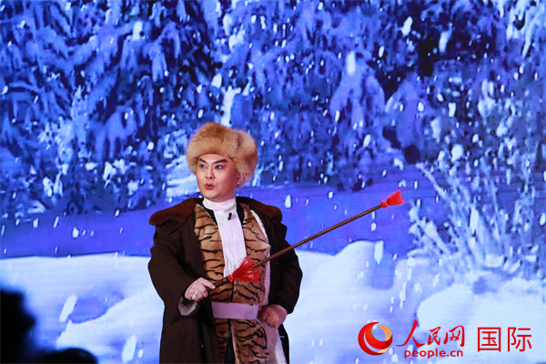 現(xiàn)代京劇「智取威虎山」の一部「打虎上山」のパフォーマンス（撮影?許可）。