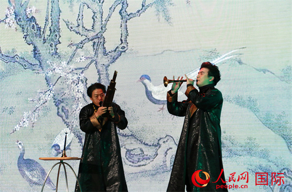 チャルメラによる名曲「百鳥朝鳳」の演奏（撮影?許可）。