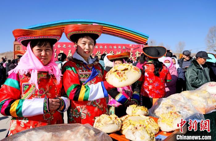 春節(jié)控え、高原の「土郷」で伝統(tǒng)的な饃饃作りコンテスト開催　青海省