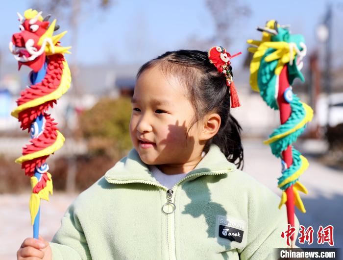 竜を象った麺塑作品で迎える春節(jié)　山東省青島