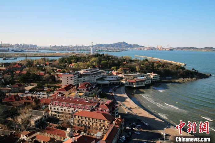 煙臺市の芝罘灣。（撮影?楊勝武）