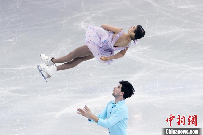 中國や各國のペアが上海で「氷上の競演」　四大陸フィギュアスケート選手権