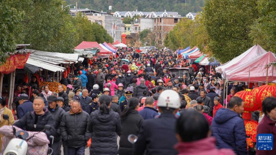 春節(jié)控え活況に沸く中國(guó)の年越し用品市場(chǎng)