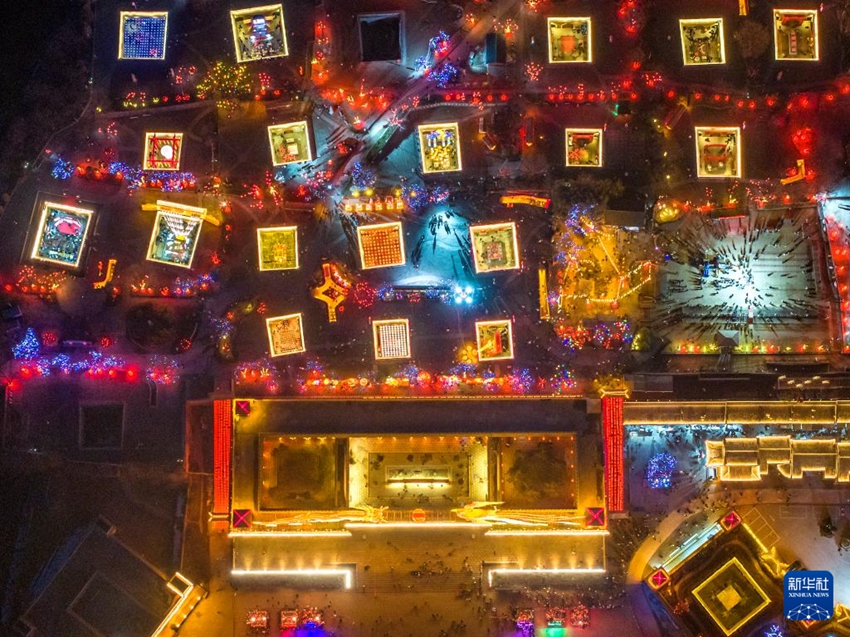 輝かしい中國(guó)の年明け　春節(jié)ムードを満?jiǎn)摔工胫袊?guó)各地