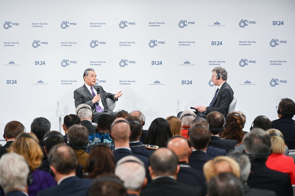 王毅氏、「中國が南中國海で威圧的行動」に反論