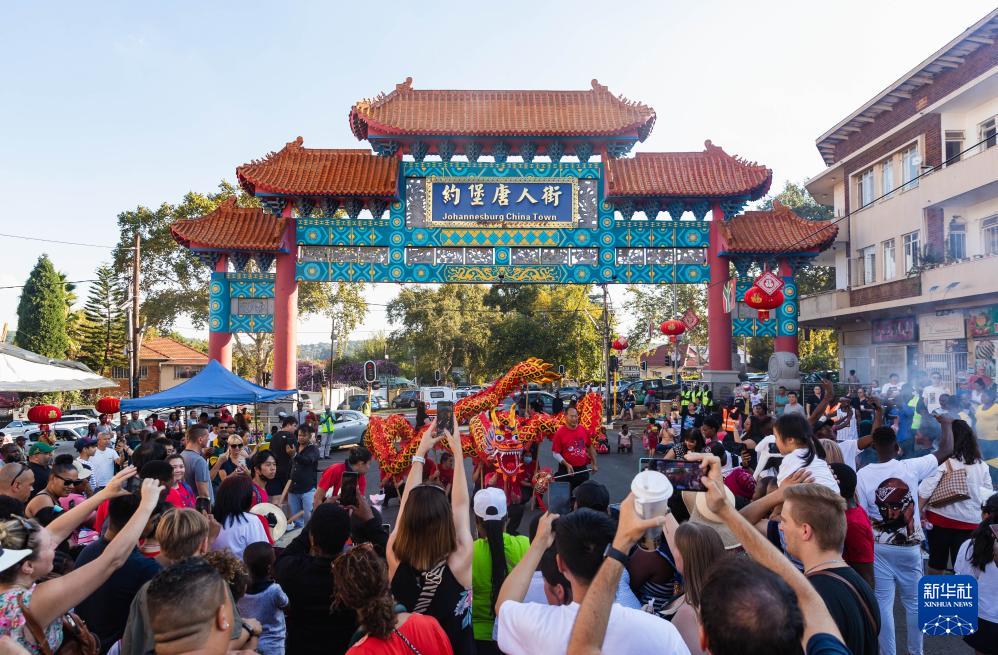 世界各地で多彩な春節(jié)祝賀行事