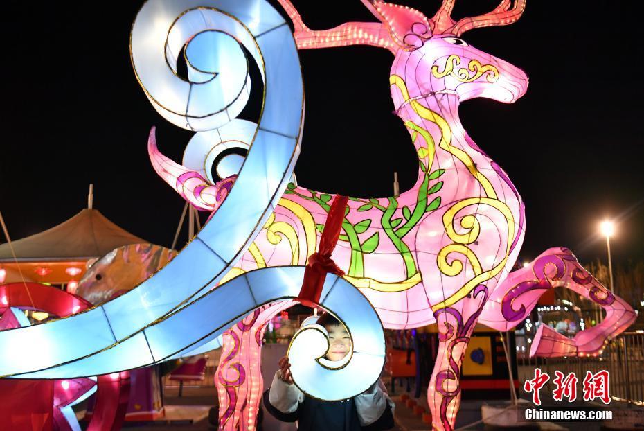 雄安新區(qū)でランタンフェスティバル開幕　河北省