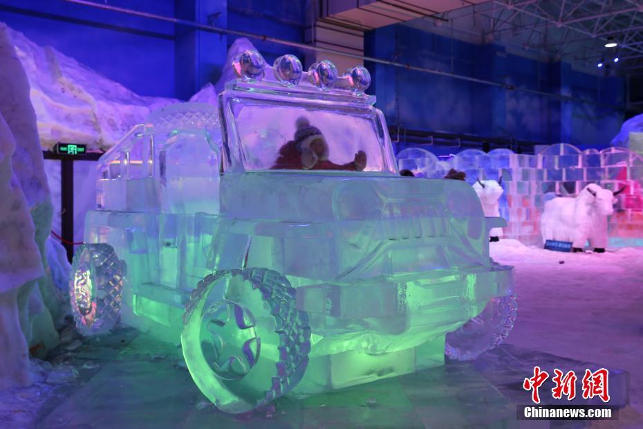 観光客を魅了する太陽(yáng)島氷雪蕓術(shù)館　黒竜江省哈爾浜