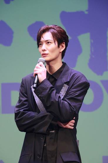 舞臺(tái)挨拶する俳優(yōu)の岡田將生（撮影?許可）。