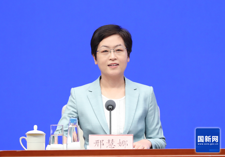 國(guó)務(wù)院新聞弁公室新聞局副局長(zhǎng)の邢慧娜報(bào)道官(撮影?欒海軍)
