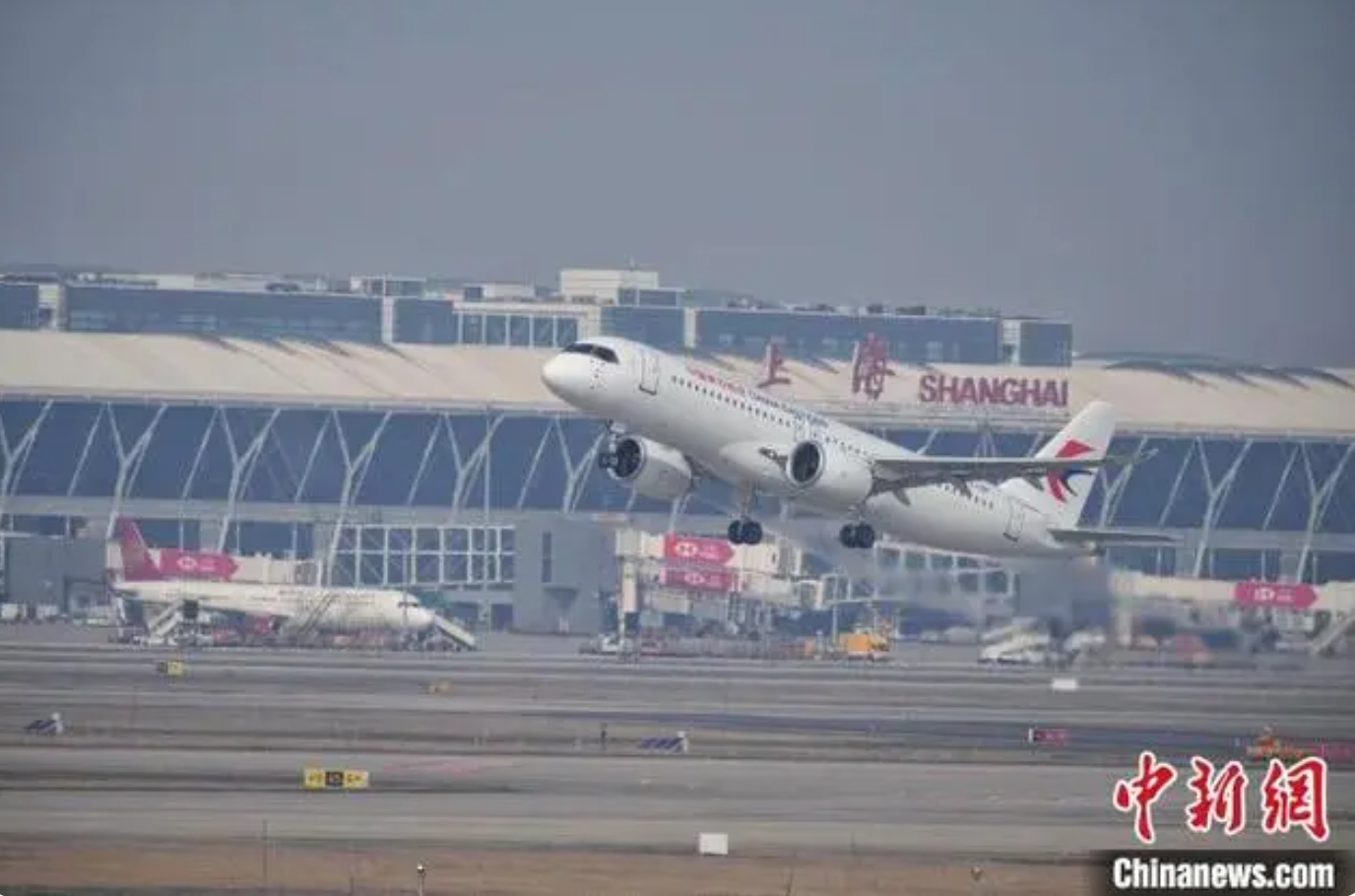 上海浦東國(guó)際空港から離陸するC919