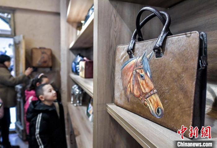 市民の人気を集める無形文化遺産文化クリエイティブ館　新疆?烏魯木斉