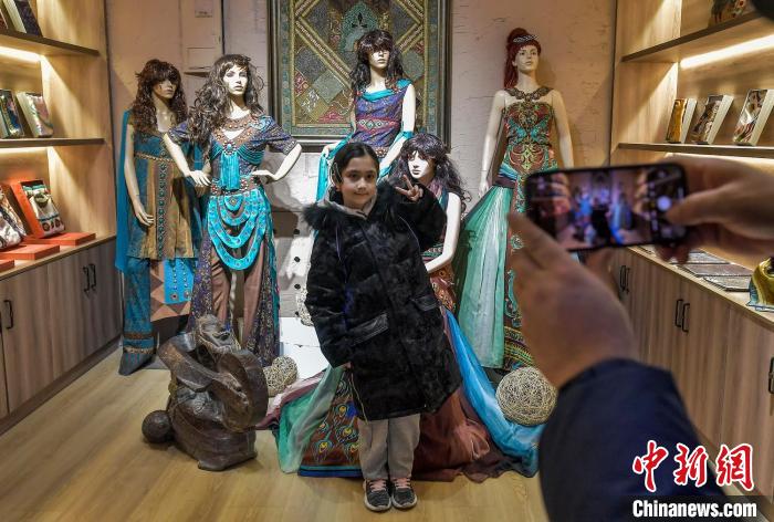 市民の人気を集める無(wú)形文化遺産文化クリエイティブ館　新疆?烏魯木斉