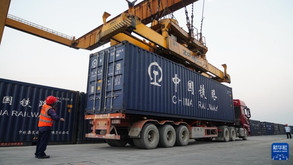 「春運(yùn)」期間中、西部陸海新ルートの複合列車(chē)で貨物7.7萬(wàn)TEUを輸送　広西