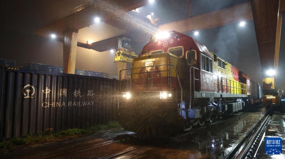 「春運」期間中、西部陸海新ルートの複合列車で貨物7.7萬TEUを輸送　広西