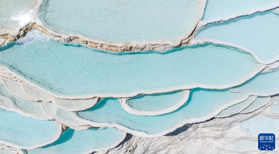 山あいに咲く青い蓮の花のような白水臺　雲(yún)南省