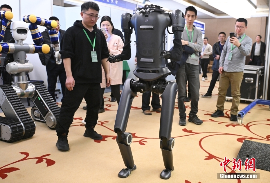 北京で人型ロボットコンテスト　最新の成果で技術(shù)を競(jìng)う