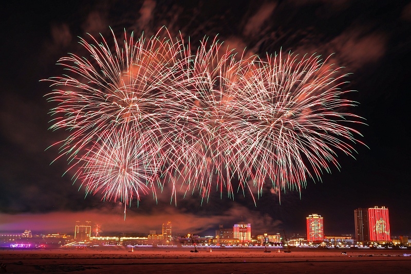 黒竜江?黒河経由の海外旅行300％急増！　1日で2つの國(guó)を旅する