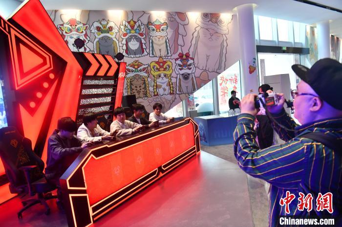 日本の大學生が成都街子古鎮(zhèn)を訪問　四川省