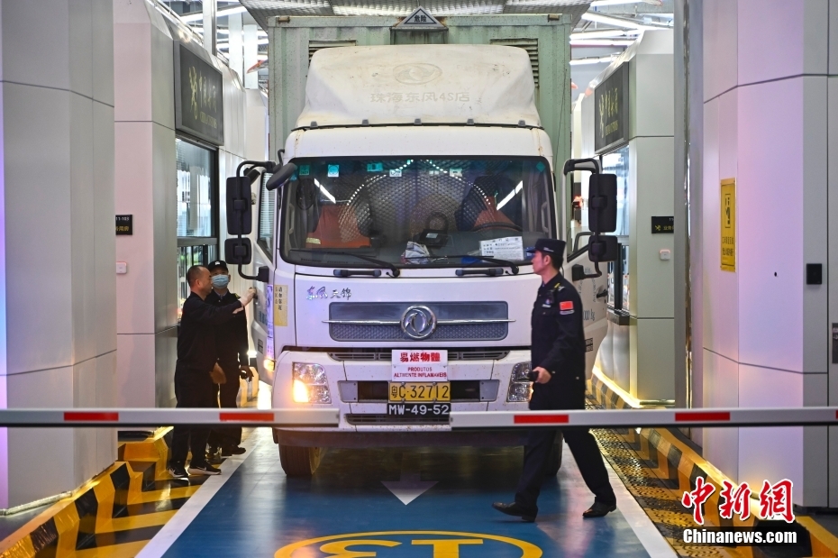 橫琴口岸旅客?貨物共同ワンストップ式レーンの運(yùn)用スタート　広東省