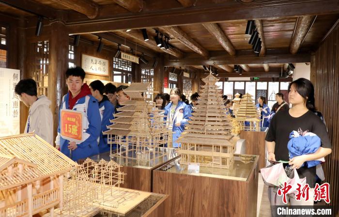 侗族の村で盛り上がり見せる無形文化遺産の研學(xué)活動　広西