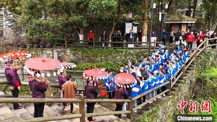 侗族の村で盛り上がり見せる無形文化遺産の研學活動　広西