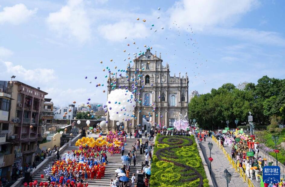 「2024年澳門國際幻彩パレード」が華やかに開催