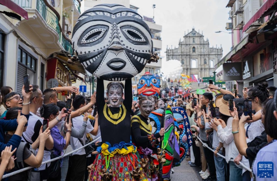 「2024年澳門國際幻彩パレード」が華やかに開催