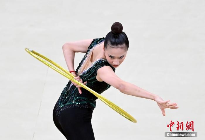 フープを使った演技を披露する中國の王子露選手（資料寫真、撮影?安源）。