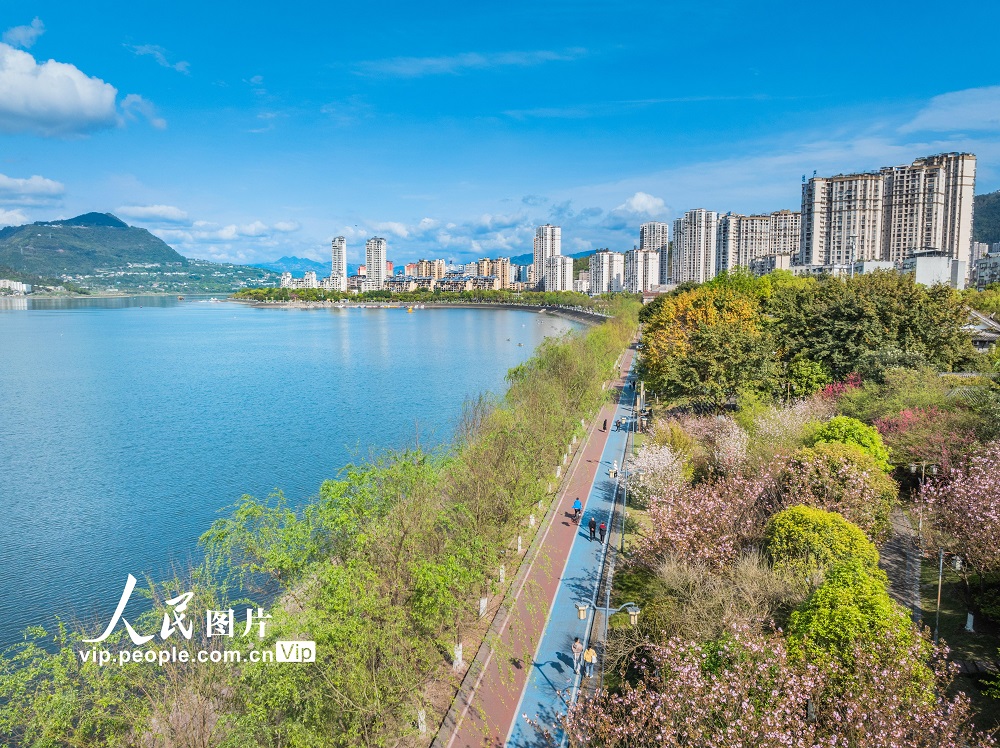 春たけなわの都市公園　重慶