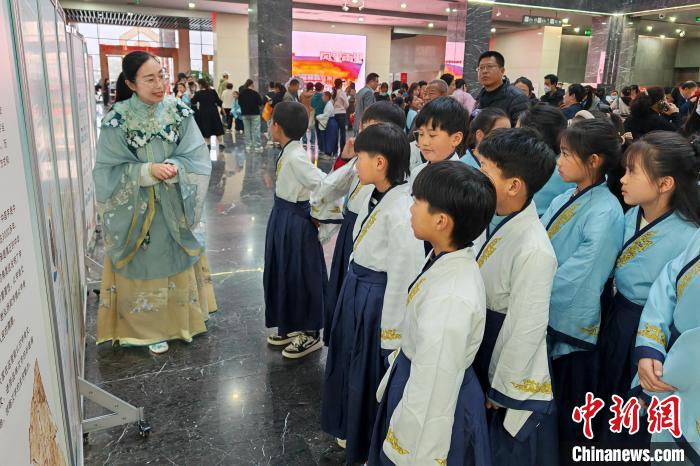 中國(guó)文字博物館でナイトツアーがスタート　河南省
