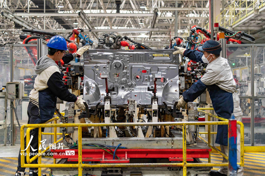 勢(shì)い増す新エネルギー車の生産　浙江省金華