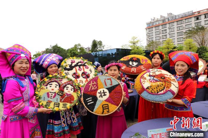 「五色糯米飯」料理コンテストが開(kāi)催　広西?大化