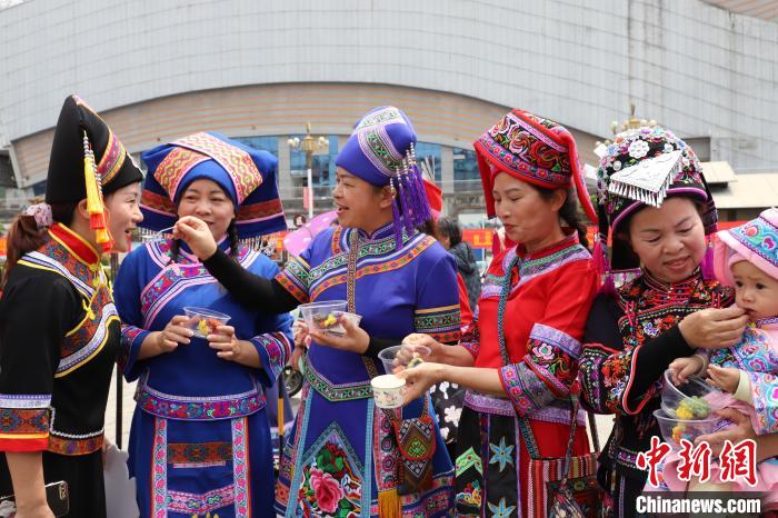 「五色糯米飯」料理コンテストが開催　広西?大化