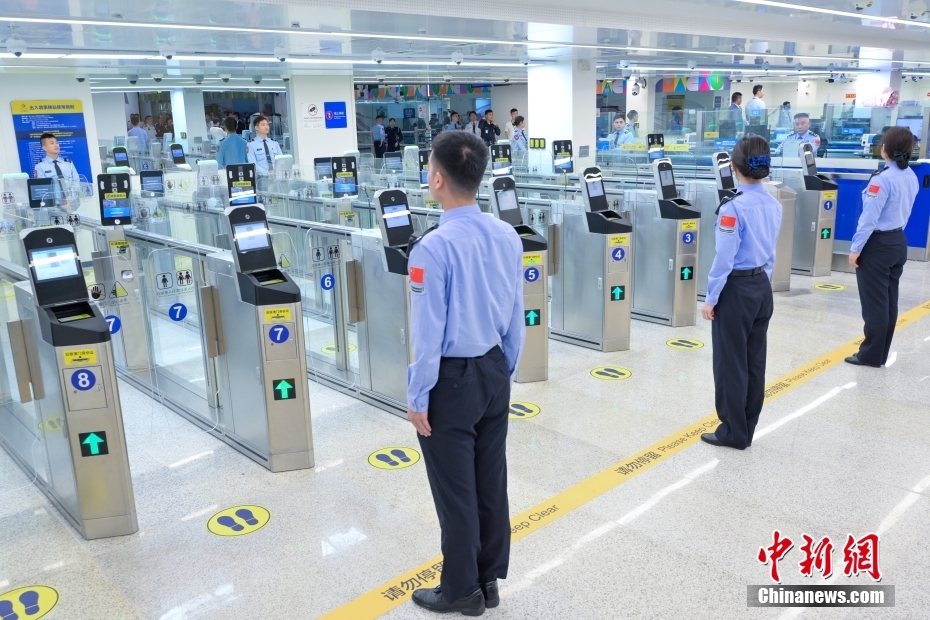 橫琴出入境審査所で旅客?貨物共同ワンストップ式レーンの運(yùn)用開始　広東省