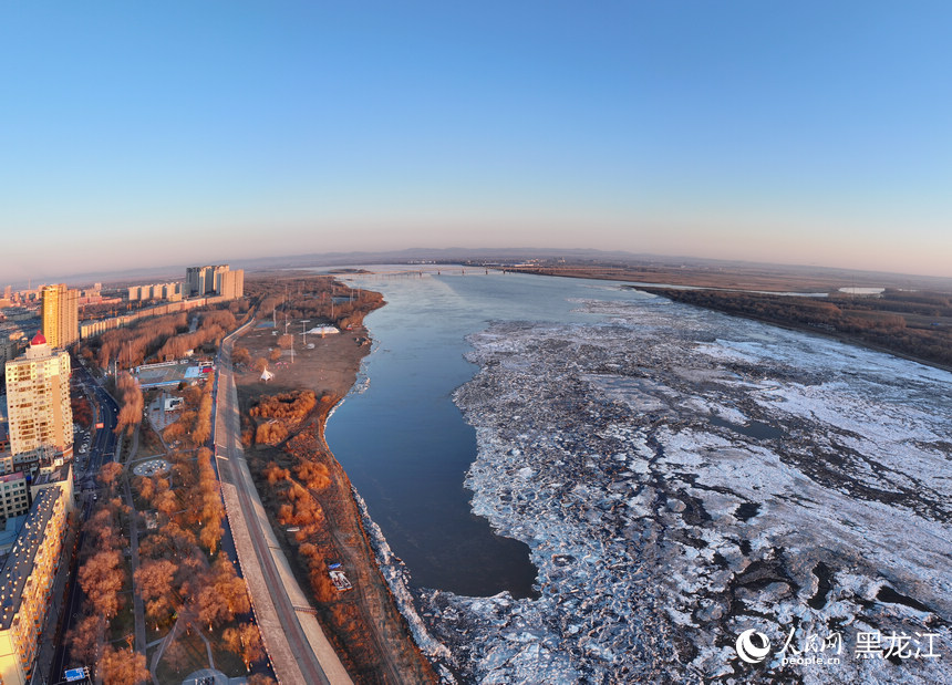 松花江の氷が融け、黒竜江省にも春が到來