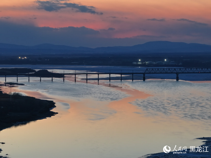 松花江の氷が融け、黒竜江省にも春が到來