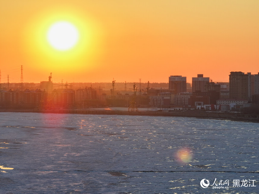 松花江の氷が融け、黒竜江省にも春が到來(lái)