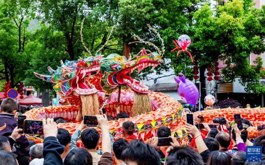 「姉妹節(jié)」を祝う苗族の人々　貴州省臺江