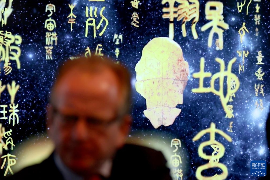 ロンドンで「漢字の進(jìn)化」テーマ展開催