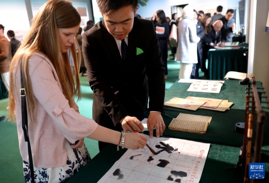 ロンドンで「漢字の進(jìn)化」テーマ展開催