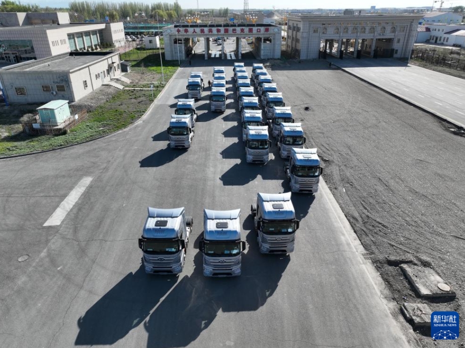 中國?カザフスタン國境の新疆?塔城　春を迎え貿(mào)易が日増しに盛んに