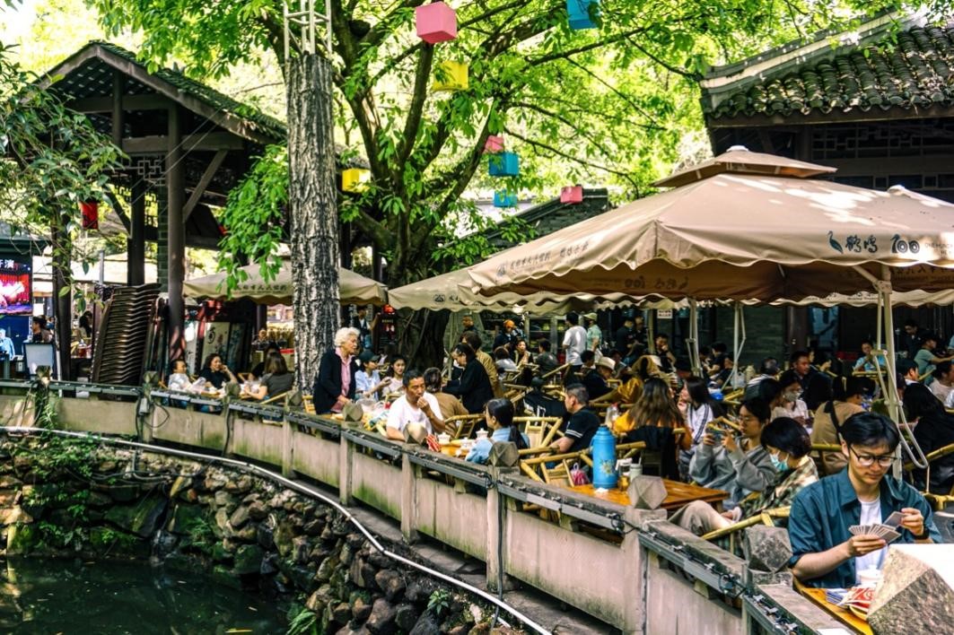 成都の憩いの場「人民公園」で過ごすゆったりとした時(shí)間　四川省