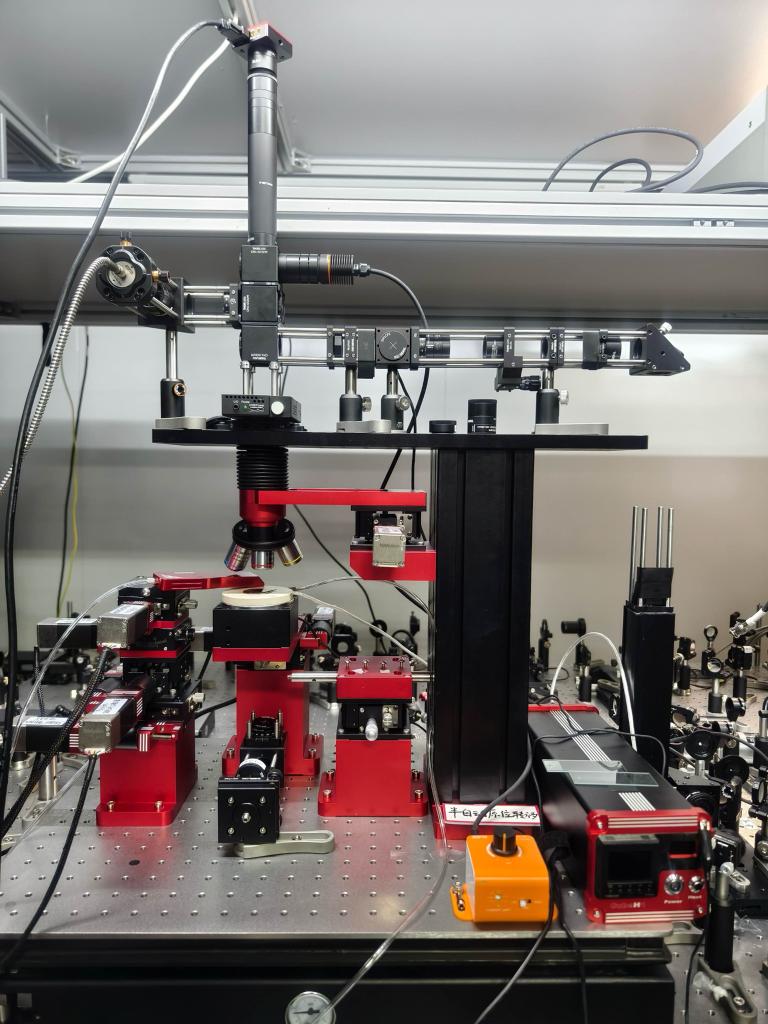 「回転角菱面體晶窒化ホウ素」のその場の加工?検査システム。（畫像提供は取材先）