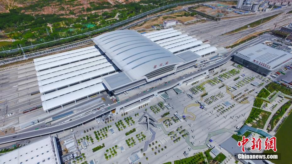 中國最初の高原鉄道が開通40周年　累計1億1千萬人を輸送