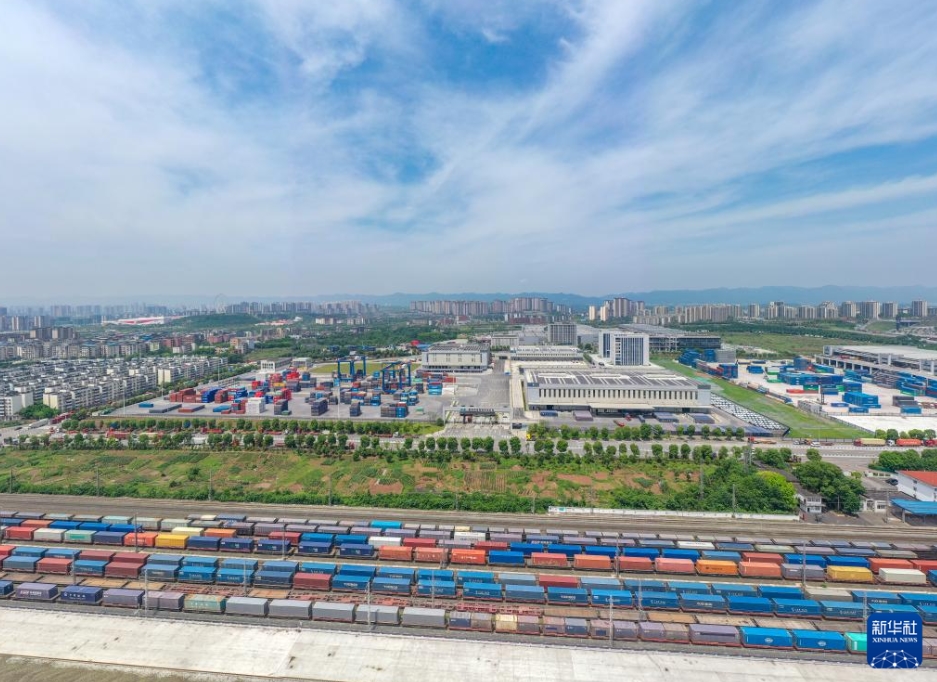 多忙極める重慶國際物流ハブパーク